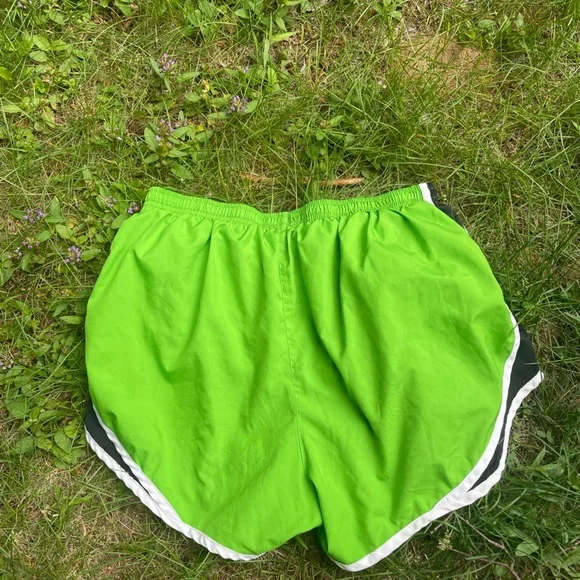 Nike shorts size large - Picture 2 of 3